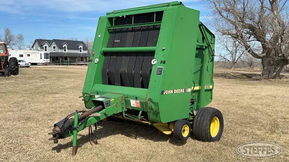 John Deere 535 Round Baler
