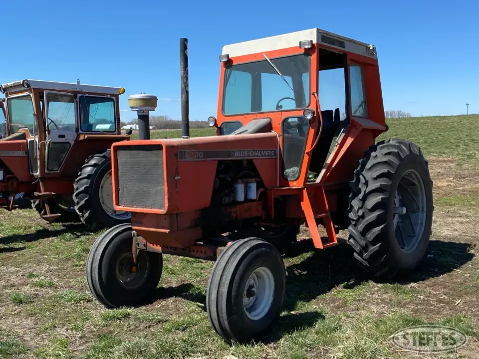 1975 Allis-Chalmers 200 2WD Tractor