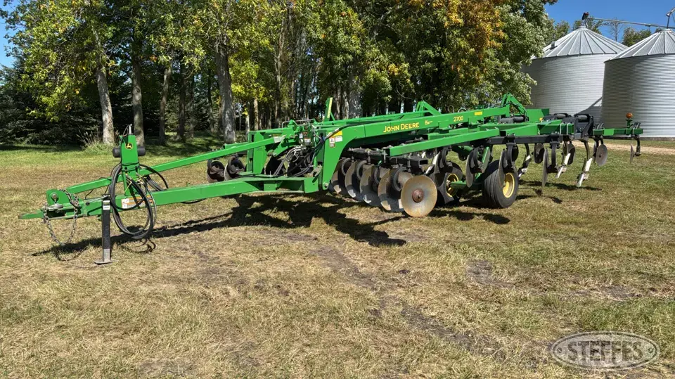 2012 John Deere 2700 Ripper