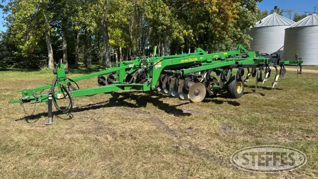 2012 John Deere 2700