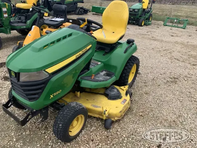 2017 John Deere X590