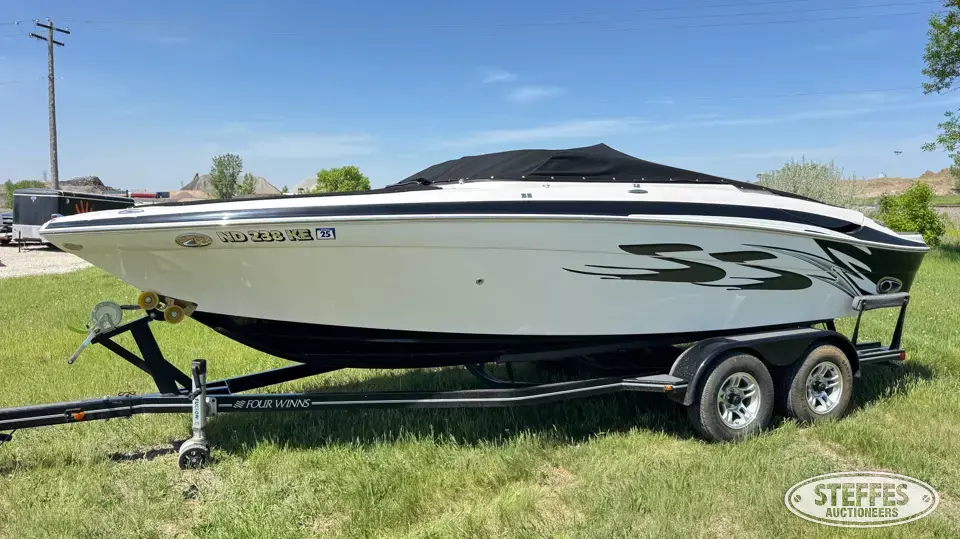 2009 Four Winns H220SS Boat