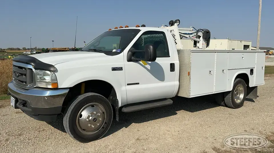2002 Ford F-450 Super Duty XLT Over 1 Ton Pickup