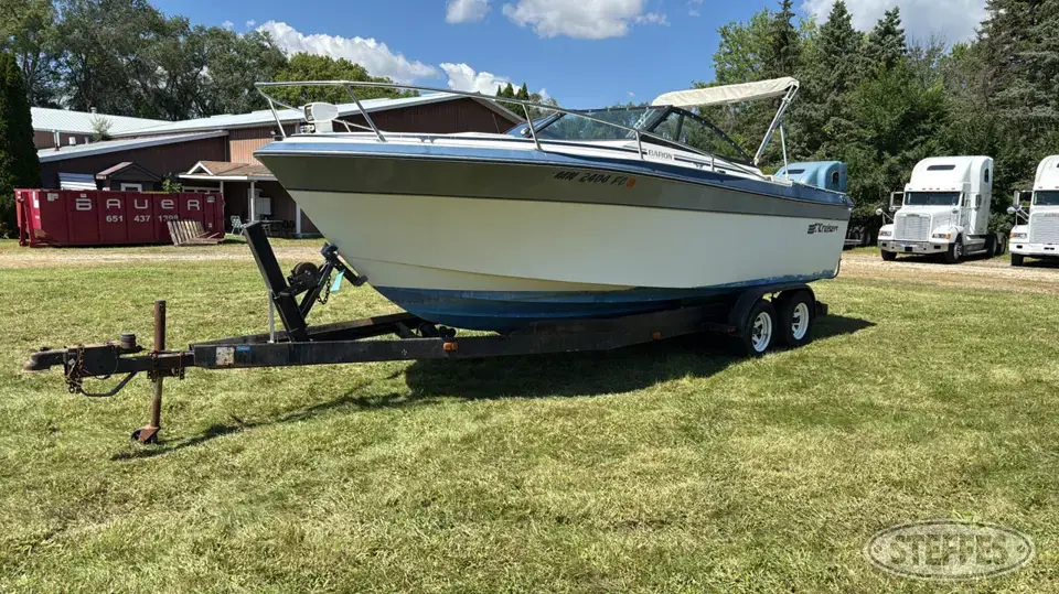 1986 Cruisers Baron Boat