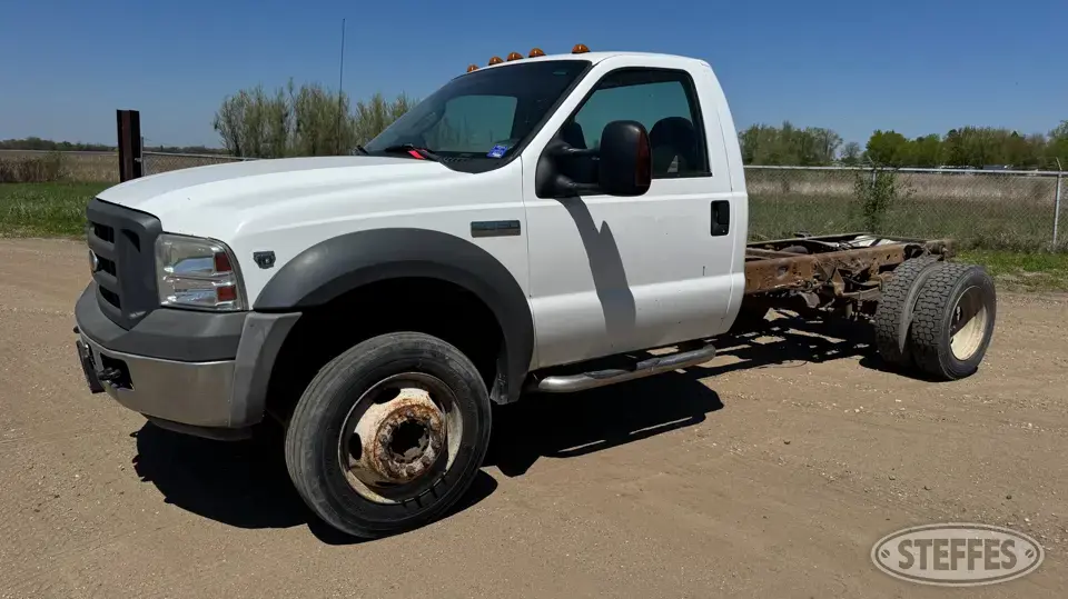 2005 Ford F-450 XL Over 1 Ton Pickup