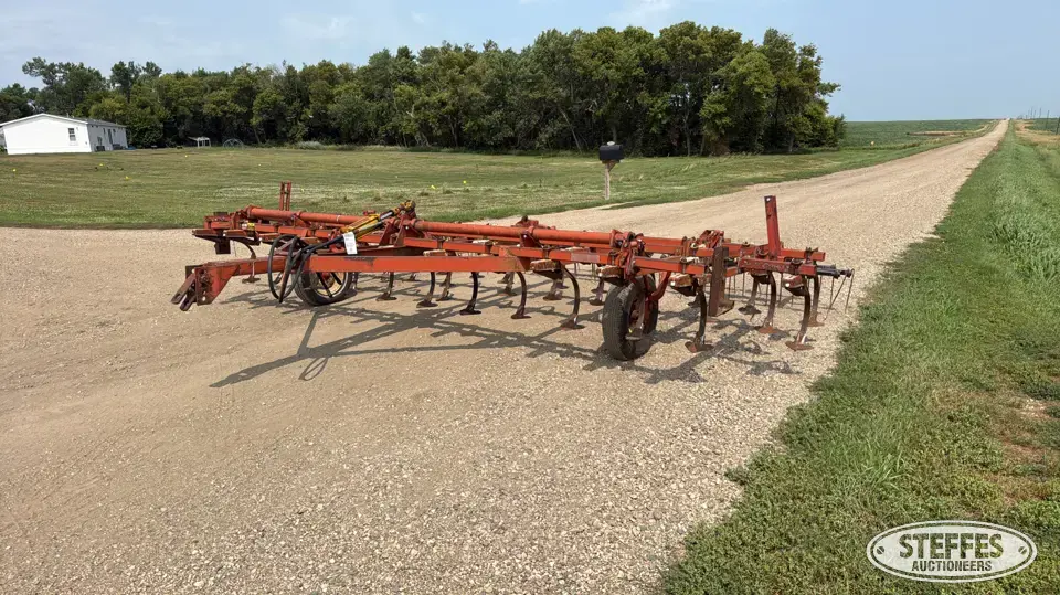 International field cultivator