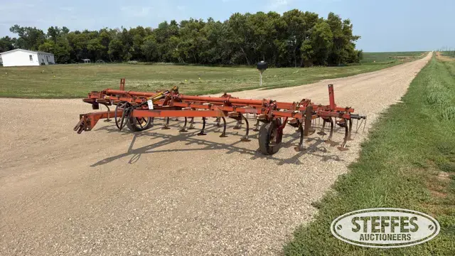 International field cultivator