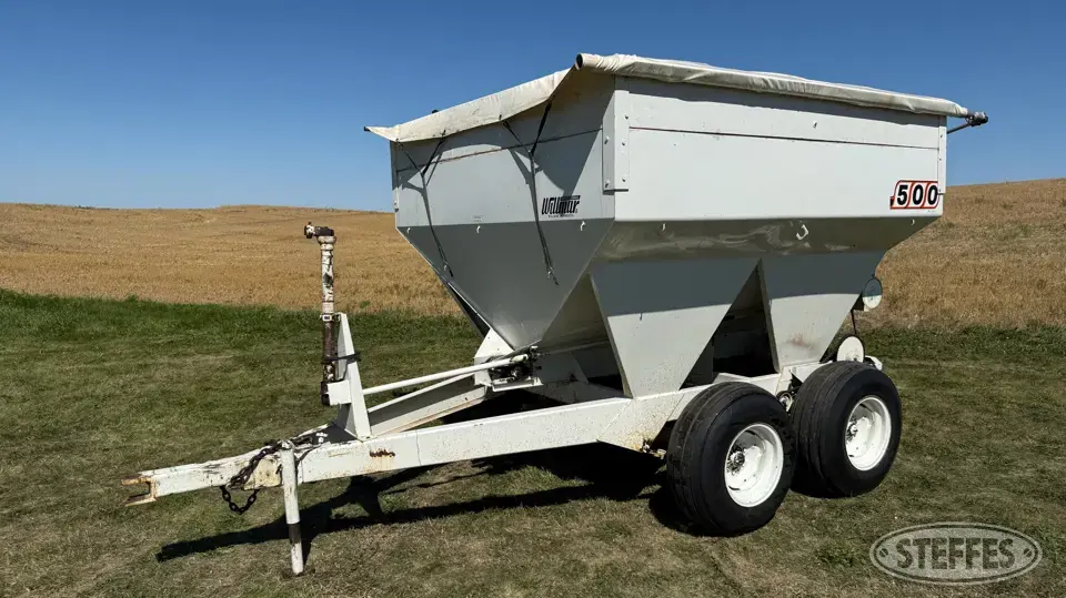 Willmar 500 Pull-Type Dry Spreader
