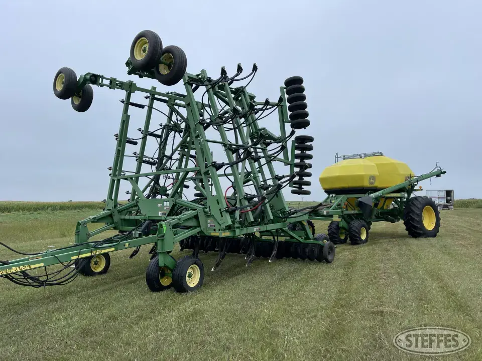 2004 John Deere 1820 Air Drills and Air Seeder