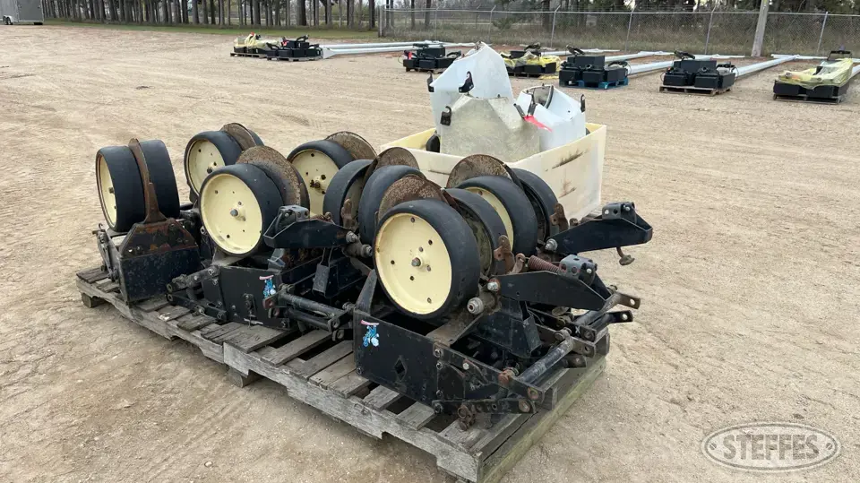 (7) Kinze push row units Ag Equipment Part
