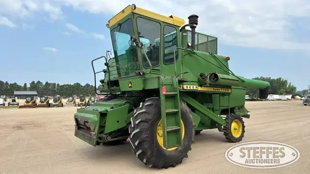 1976 John Deere 7700