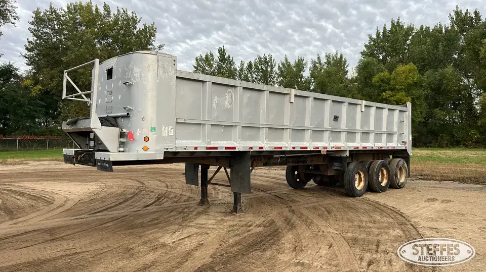 East T-106 tri-axle end dump trailer