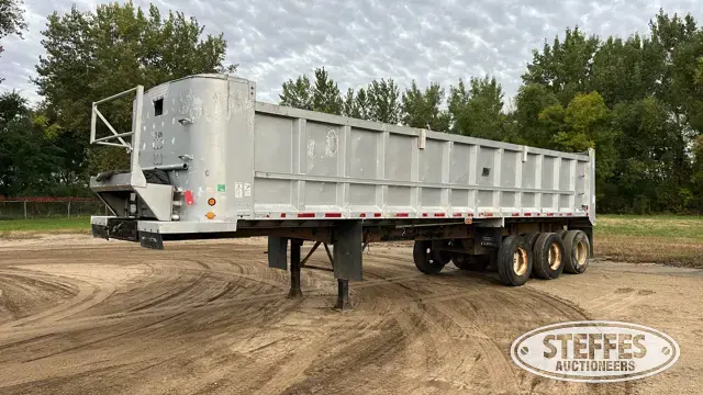 East T-106 tri-axle end dump trailer