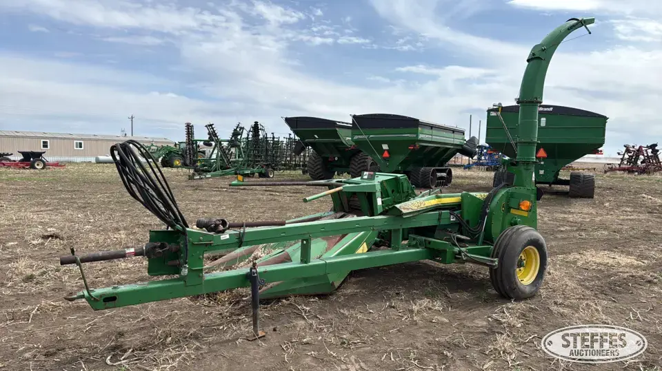 John Deere 3975 Pull-Type Harvester