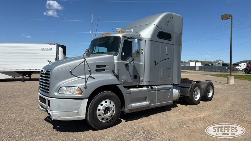 2014 Mack Pinnacle CXU613 Conventional Truck with Sleeper