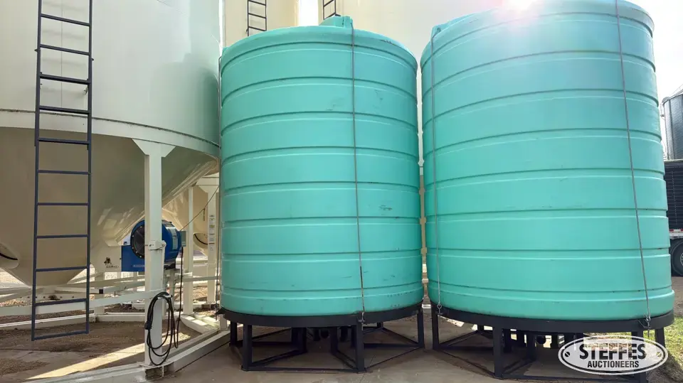 Enduraplas 5,000 gal. poly tank