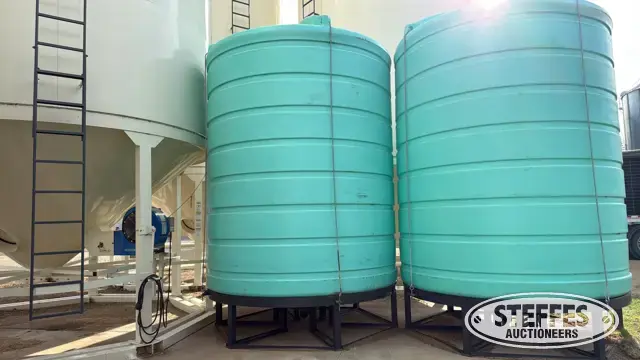 Enduraplas 5,000 gal. poly tank