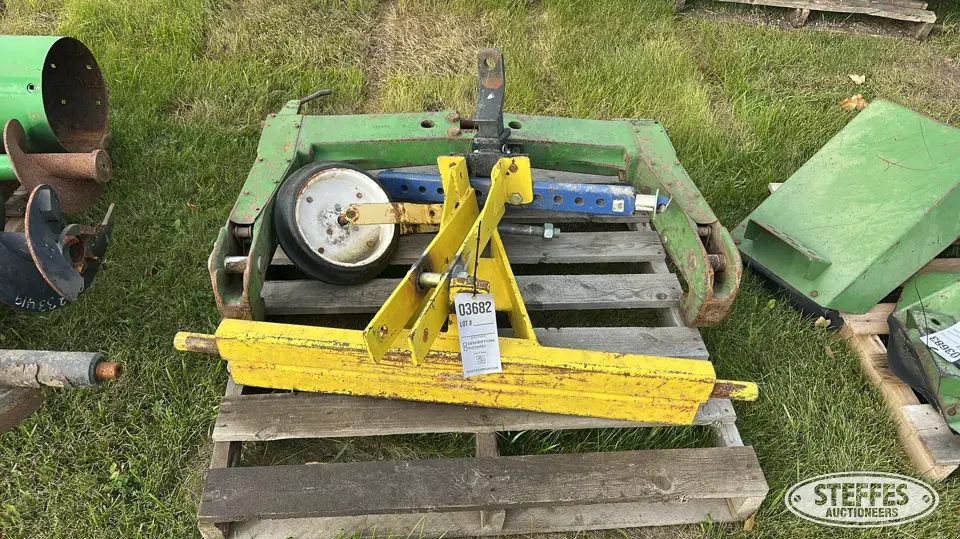 John Deere 3 pt. quick hitch Tractor Part