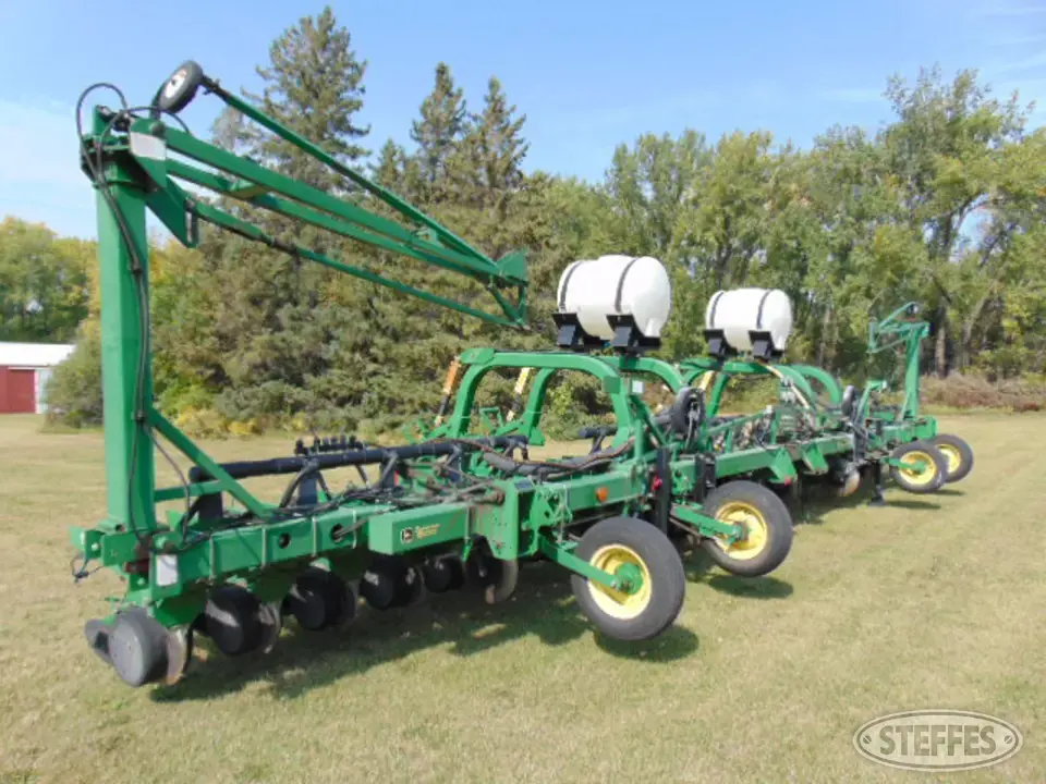 John Deere MaxEmerge Plus 12 or More Row Planter
