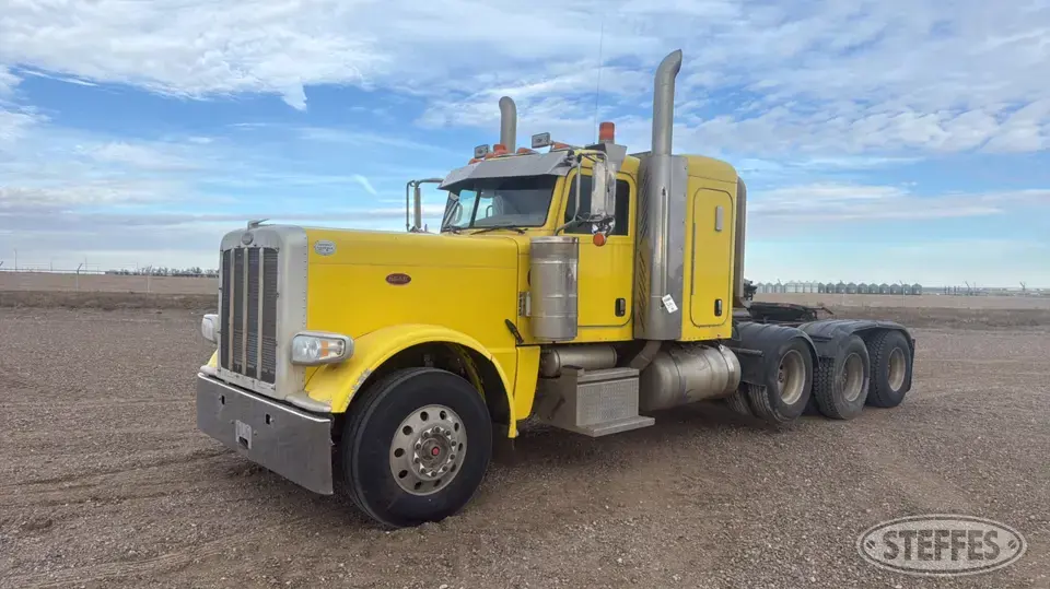 2009 Peterbilt 389 Conventional Truck with Sleeper