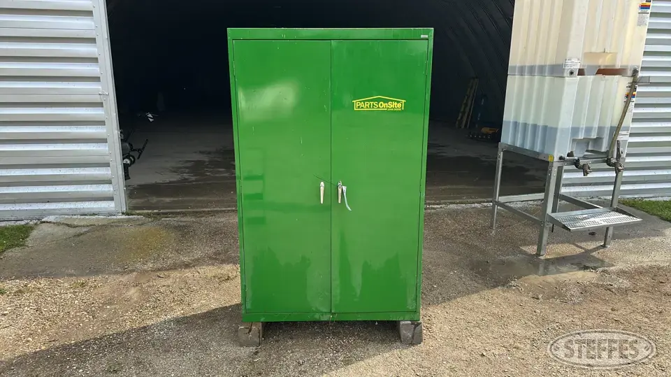 John Deere PARTS OnSite Storage and Bench