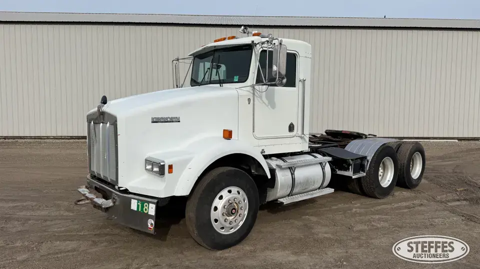 1994 Kenworth T800B Conventional Truck without Sleeper