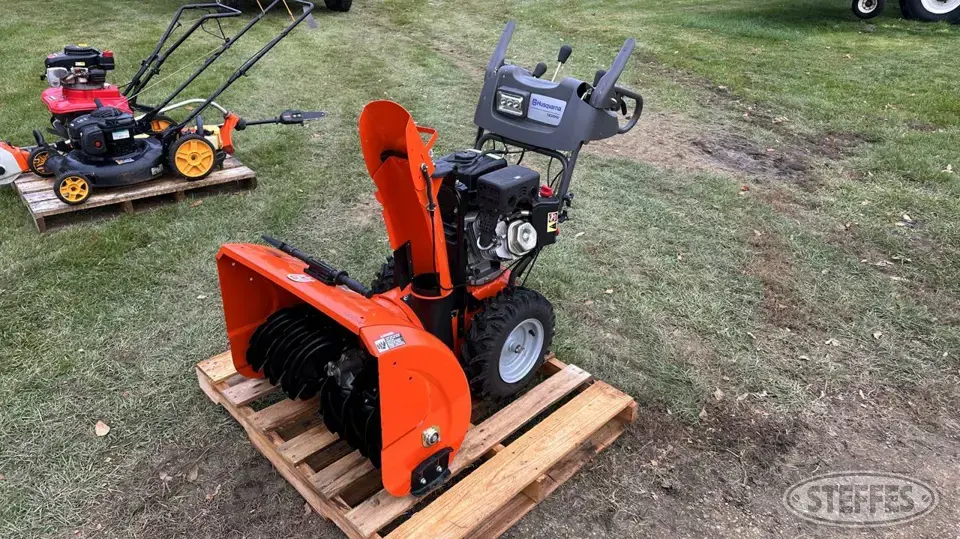 Husqvarna 1830HV Self-Propelled Snowblower
