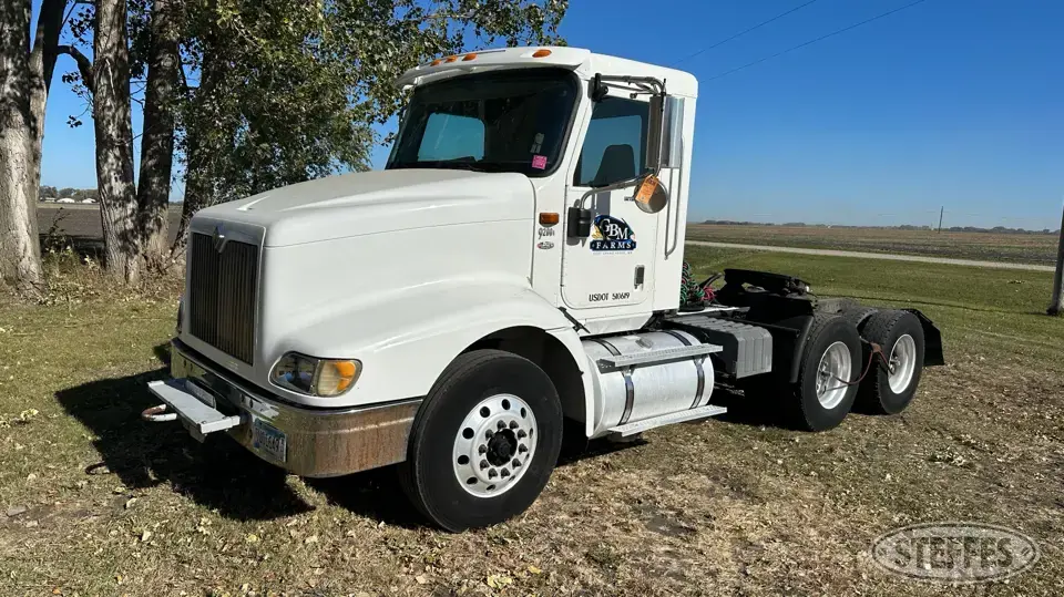 2005 International 9200i Conventional Truck without Sleeper