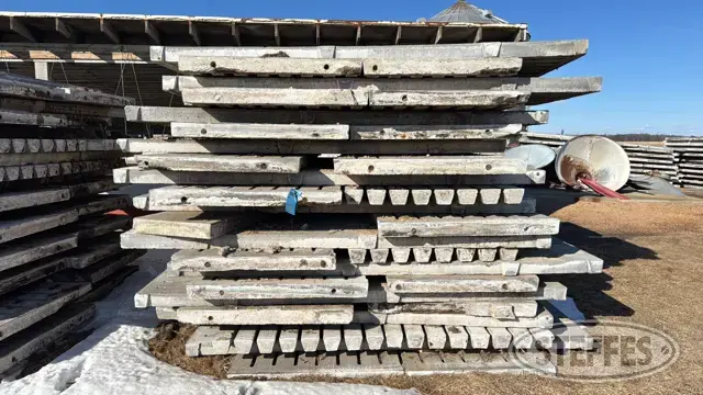 (44) Concrete hog slats