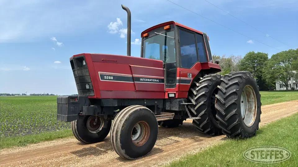 1982 International 5288 2WD Tractor
