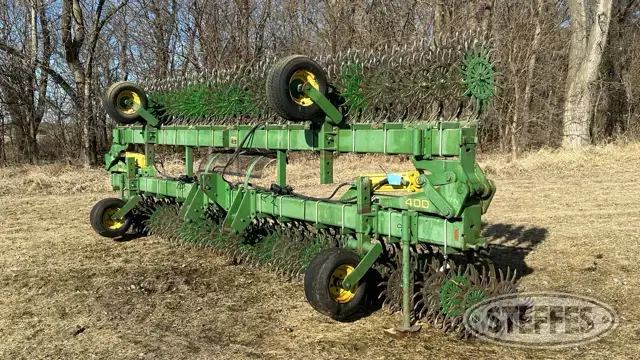John Deere 400
