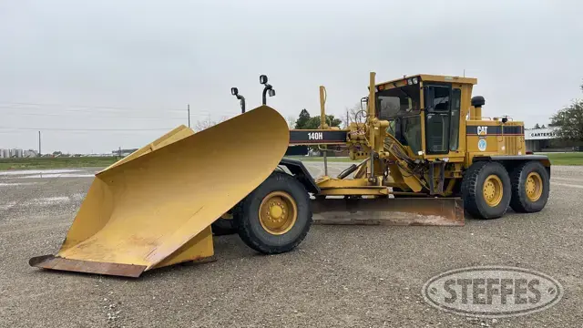 2002 CAT 140H