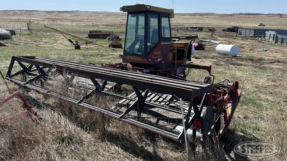 1981 Versatile 4400 Self-Propelled Swather