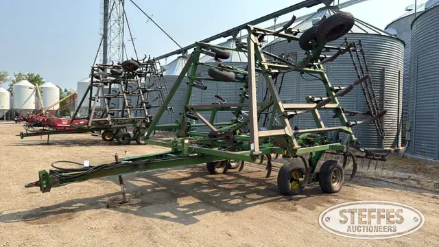 John Deere 610