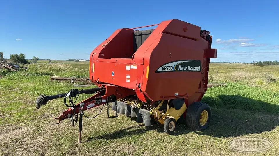 2004 New Holland BR780 Round Baler
