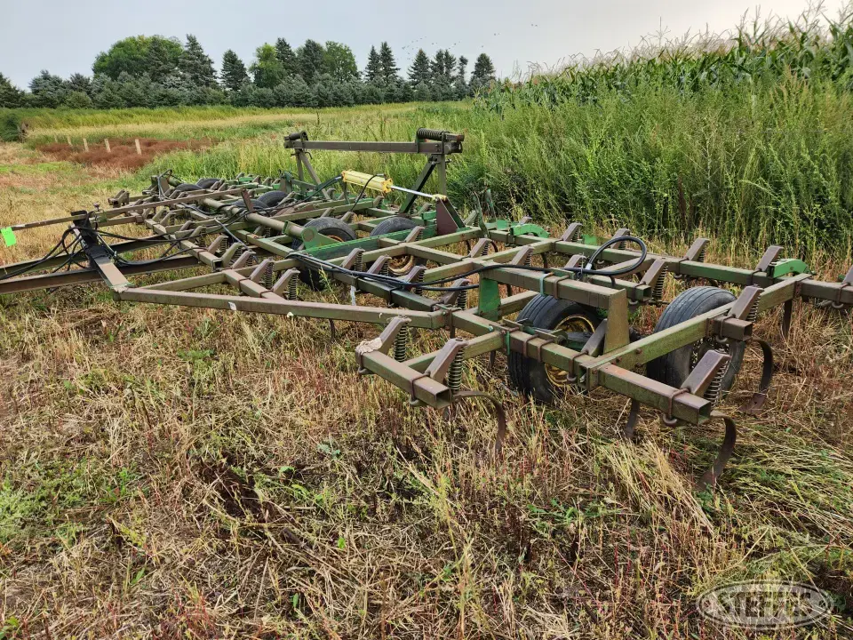 John Deere 1010 Field Cultivator
