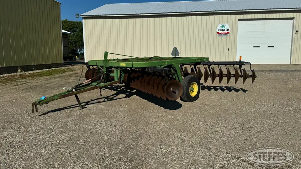 John Deere 210 Disc