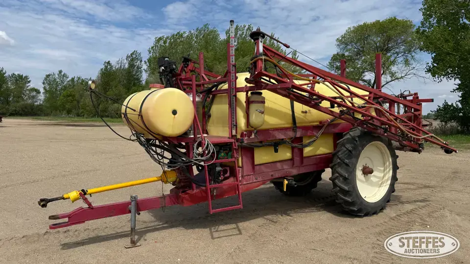 Hardi 950M Pull-Type Sprayer