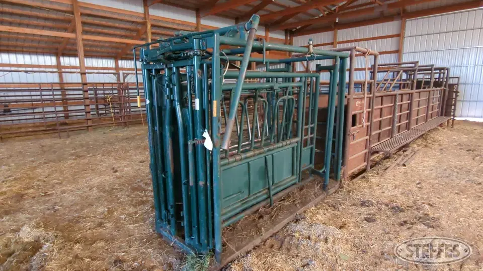 Hi-Hog Squeeze Chute