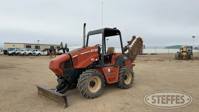 2004 Ditch Witch RT90M