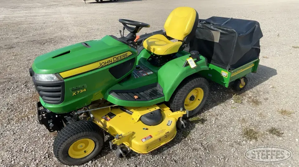 2014 John Deere X734 Lawn Tractor