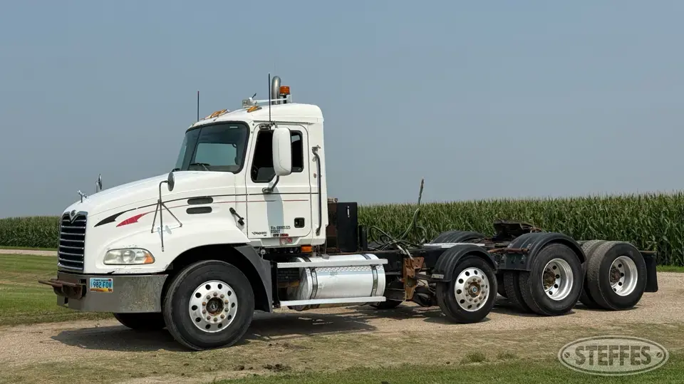 2006 Mack CXN613 Conventional Truck without Sleeper