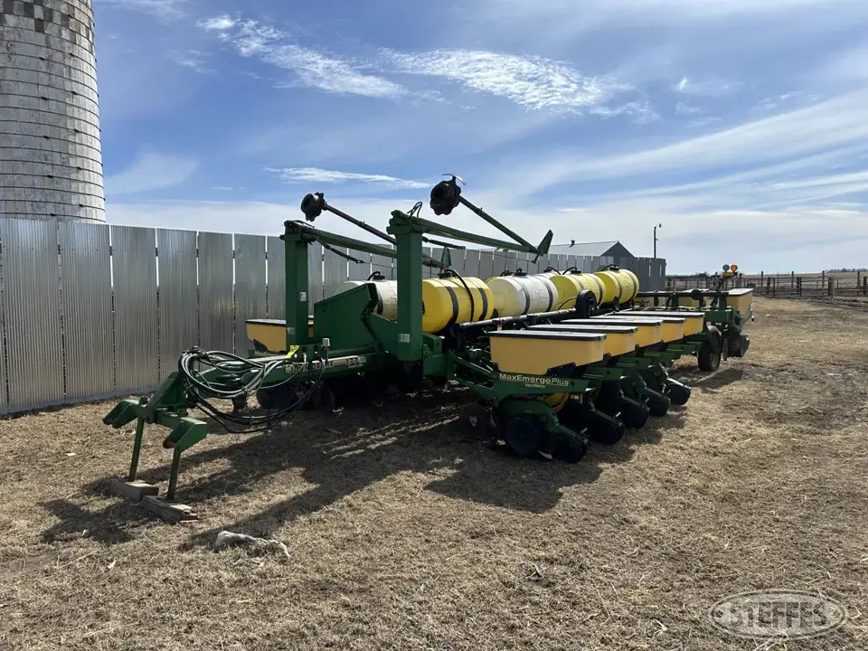 1997 John Deere 1770 Conservation 12 or More Row Planter