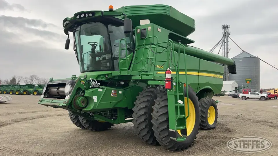 2013 John Deere S660 Combine