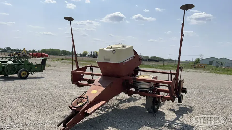 International 400 Less Than 12 Row Planter
