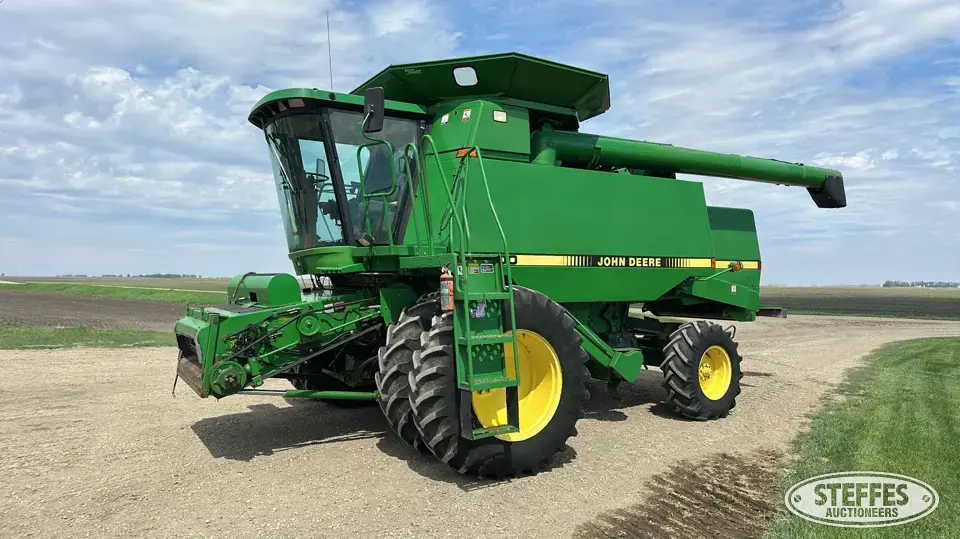 1996 John Deere 9600 Combine