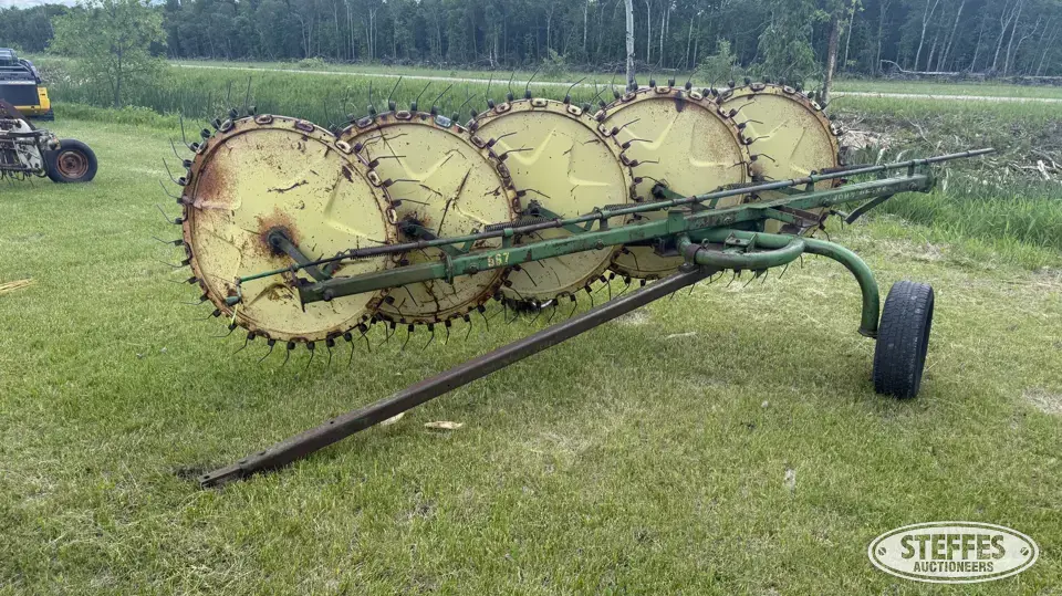 John Deere inline wheel rake