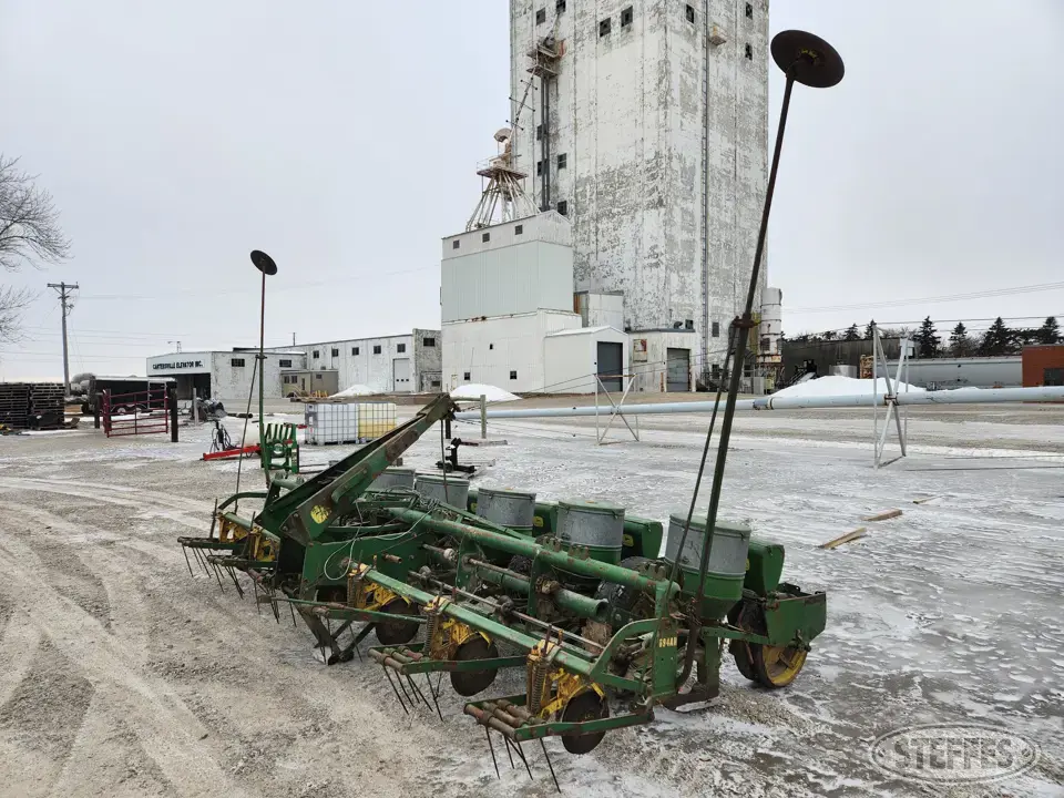 John Deere 694AN Less Than 12 Row Planter