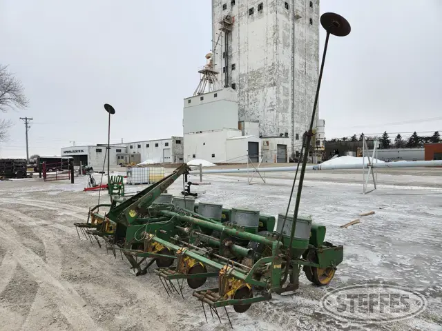 John Deere 694AN