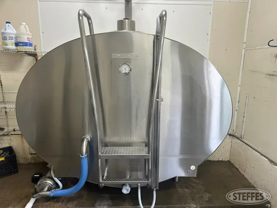 2004 Mueller DE-2000 Farm Support Item